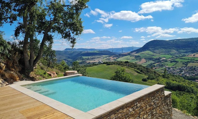 Saint-Georges-de-Luzencon Casa | Homerez - Casa, Saint-Georges.
