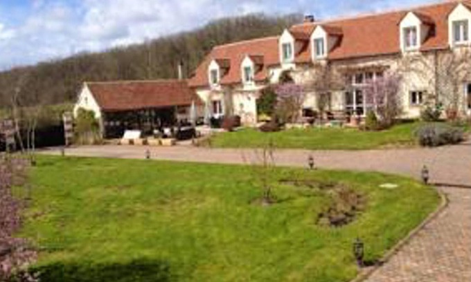 Les Houches Casa | Homerez - Casa para 15 pers. con jacuzzi y jardín en Saint-Georges-sur-Baulche