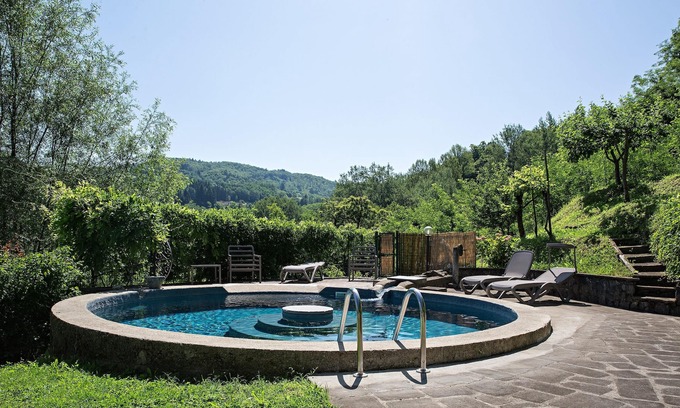 Castelnuovo di Garfagnana Casa | Homerez - Casa para 7 pers. con piscina y jardín en Castelnuovo di Garfagnana