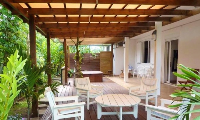 Bois de Nefles Apartamento | Homerez - Apartamento a 15 km de la playa para 6 pers. con jacuzzi, spa y jardín