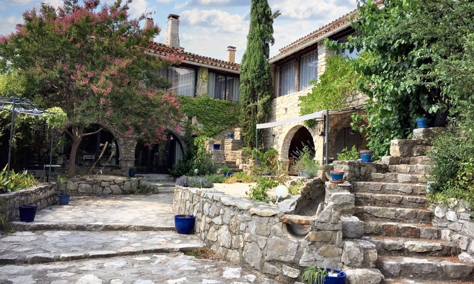 Saint-Andre-de-Cruzieres Casa | Homerez - Casa acogedora en Saint-André-de-Cruzières con piscina compartida