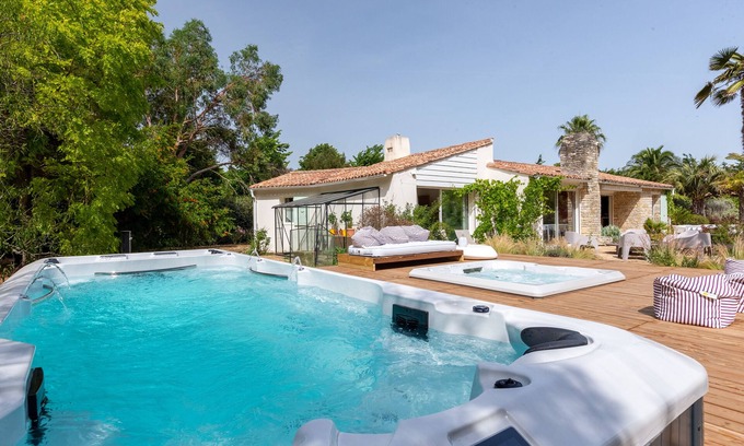 La Couarde-sur-Mer Casa | homer en medio de un jardín