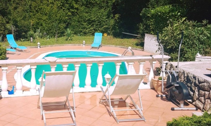 Jadranovo Villa | Homerez - ¡A 100 m de la playa! Villa para 11 pers. con piscina en Jadranovo