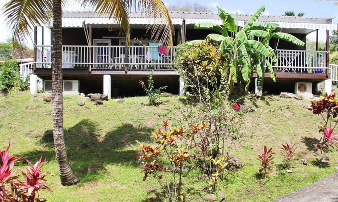 Bouillante Casa | Homerez - ¡A 150 m de la playa! Bungaló para 4 pers. con terraza en Bouillante