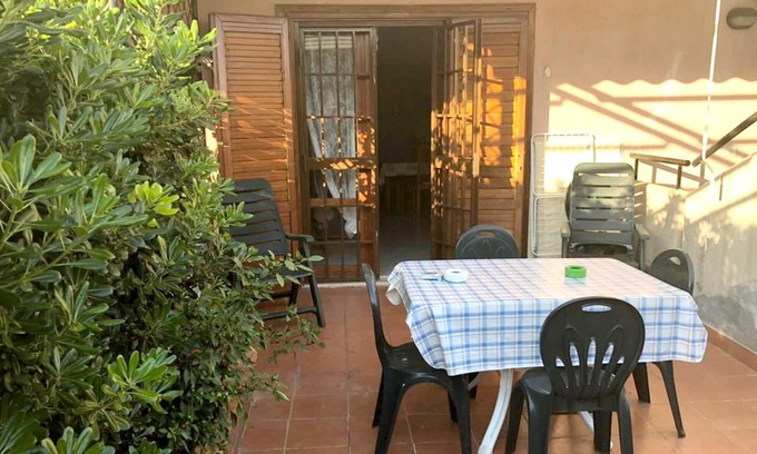 Capo Mulini Apartamento | Homerez - ¡A 200 m de la playa! Apartamento para 5 pers. con terraza en Acireale