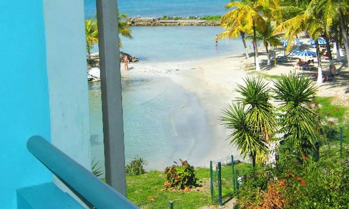 Pointe de la verdure Apartamento | Homerez - 30 m away from the beach! Studio for 4 ppl. with sea view at Le Gosier