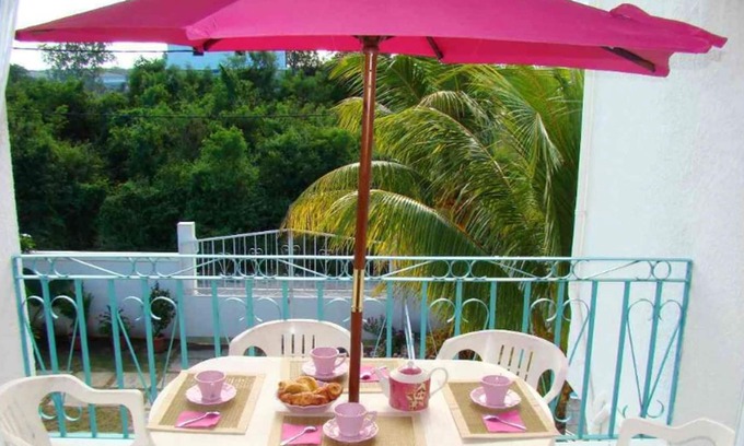 Grand-Baie Apartamento | Homerez - ¡A 300 m de la playa! Apartamento para 4 pers. con piscina y jardín