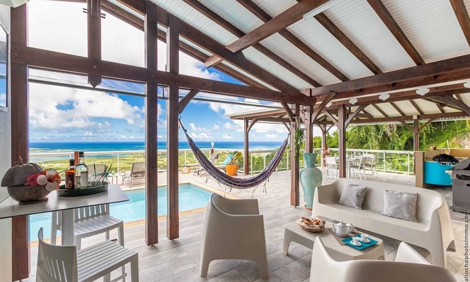 Le Vauclin Villa | Homerez - Villa de 5 estrellas con piscina en Le Vauclin