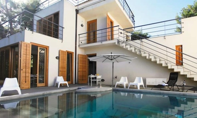 Torre Colonna-sperone Villa | Homerez - Villa a 1 km de la playa para 16 pers. con piscina y vistas al mar