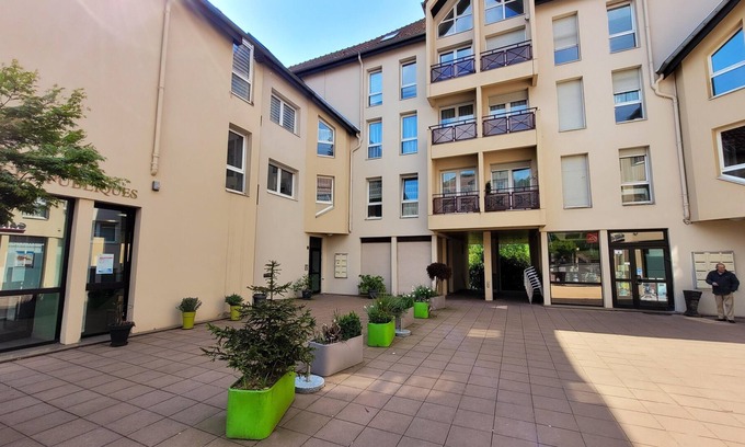 Bitche Apartamento | Homerez - Bonito apartamento para 5 pers. con balcón en Bitche