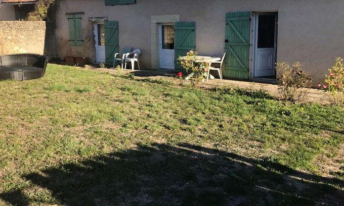 Mouterre-Silly Casa | Homerez - Amazing house for 3 ppl. with garden and terrace at Mouterre-Silly