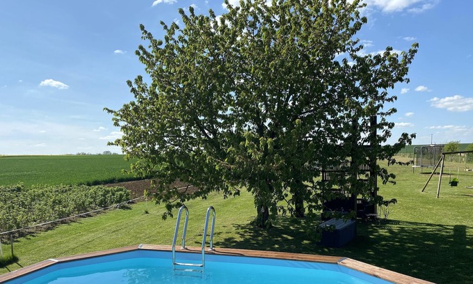 Charmes Casa | Homerez - Casa para 5 pers. con piscina compartida y terraza en Charmes