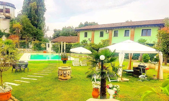 Gragnano Trebbiense Apartamento | Homerez - Amazing studio for 3 ppl. with shared pool and balcony at Gragnano