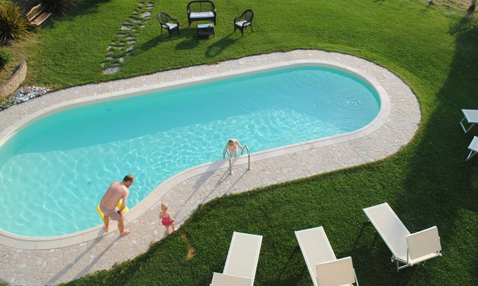 Montelabbate Villa | Homerez - Villa a 13 km de la playa para 11 pers. con piscina en Montelabbate