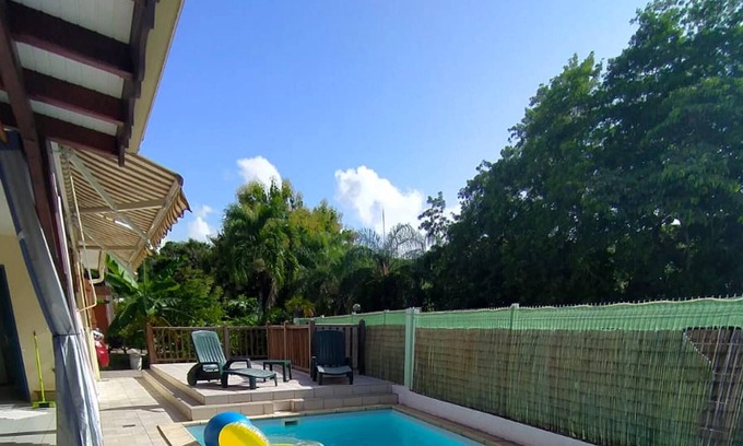 La Trinite Villa | Homerez - Villa a 2 km de la playa para 6 pers. con piscina en La Trinité