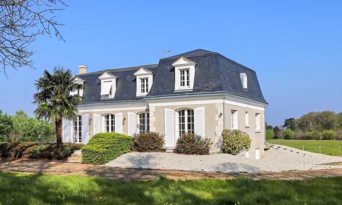 Mont-pres-Chambord Apartamento | Homerez - Apartement for 4 ppl. with garden and terrace at Mont-près-Chambord