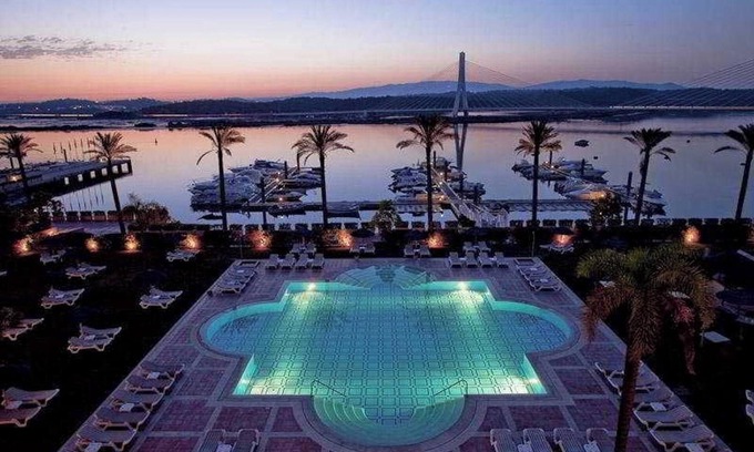Mexilhoeira da Carregacao Apartamento | Homerez - Apartamento en Estômbar, piscina privada.