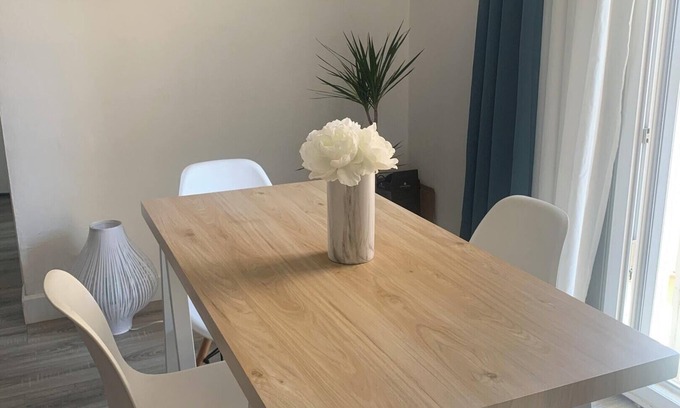 Vitrolles Apartamento | Homerez - Apartment in Vitrolles