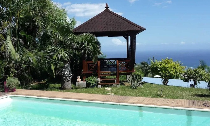 Les Avirons Apartamento | Homerez - Apartamento Les Avirons