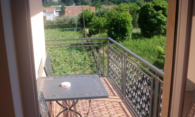 Villanova d'Albenga Apartamento | Homerez - Apartamento a 7 km de la playa para 6 pers. en Villanova d'Albenga