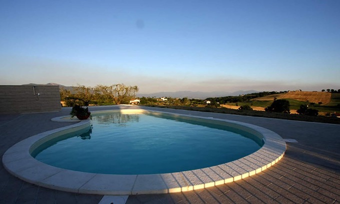 Montecastrilli Apartamento | Homerez - Apartamento para 4 pers. con piscina compartida en Montecastrilli