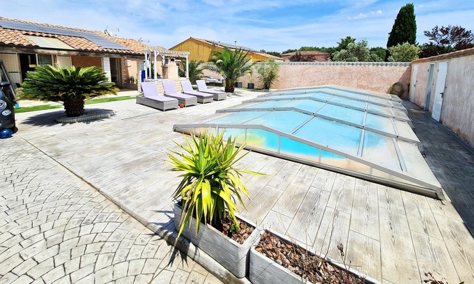 Vitrolles Apartamento | Homerez - Appartement 15 km away from the beach for 2 ppl. with shared pool
