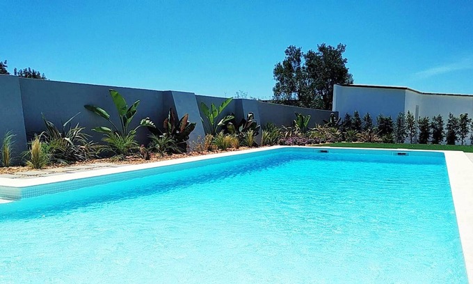 Vale de Seixos Apartamento | Homerez - Apartamento a 14 km de la playa para 5 pers. con piscina compartida