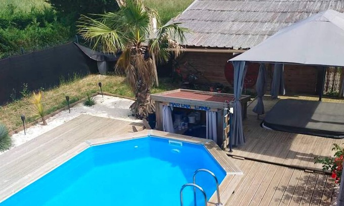 Aiguillon Apartamento | Homerez - Appartement for 2 ppl. with swimming-pool and jacuzzi at Aiguillon
