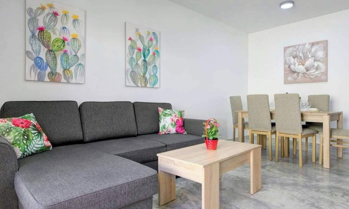 Las Lagunas Apartamento | Homerez - Apto. Fuengirola, piscina