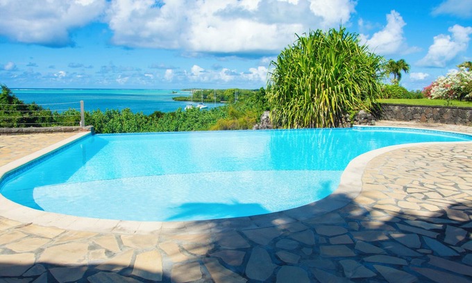 Trou d'Eau Douce Apartamento | Homerez - Appto. en Trou d'Eau Douce, vista al mar