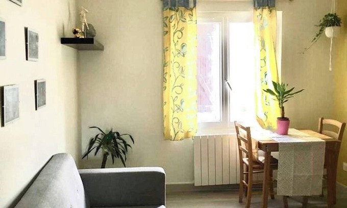 Stains Apartamento | Homerez - Apt. in Stains, free Netflix