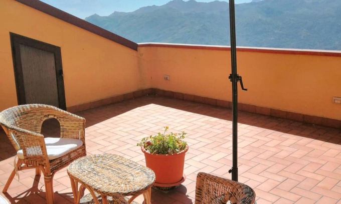 Casalvecchio Siculo Apartamento | Homerez - Apto en Casalvecchio Siculo, vista montaña