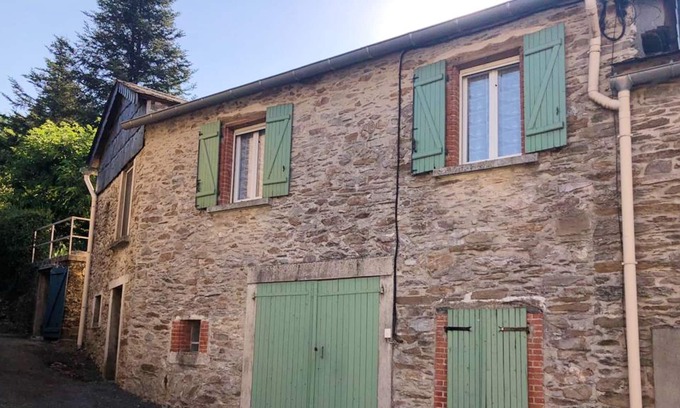Le Masnau-Massuguies Casa | Homerez - Beautiful house for 6 ppl. with terrace at Le Masnau-Massuguiès