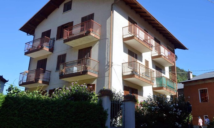 Monterosso Grana Apartamento | Homerez - Bonito apartamento para 4 pers. con balcón en Monterosso Grana