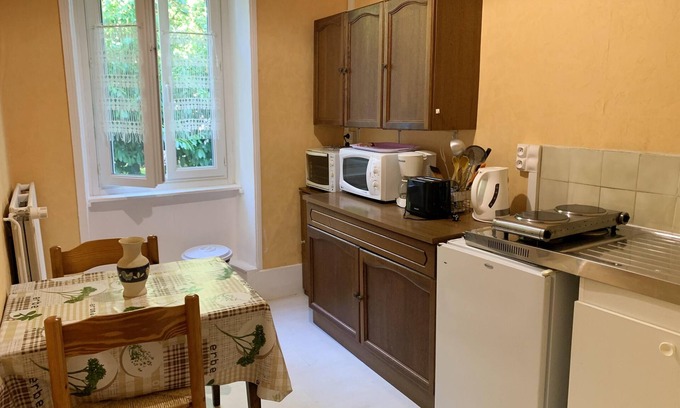 Neris-les-Bains Apartamento | Homerez - Beautiful apartement for 2 ppl. with balcony at Néris-les-Bains