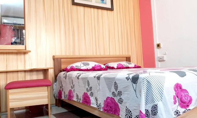 Souillac Apartamento | Homerez - Bonito apartamento para 3 pers. con terraza y balcón en Souillac