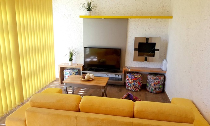 Seia Casa | Homerez - Bungaló para 6 pers. con piscina compartida y terraza en Furtado