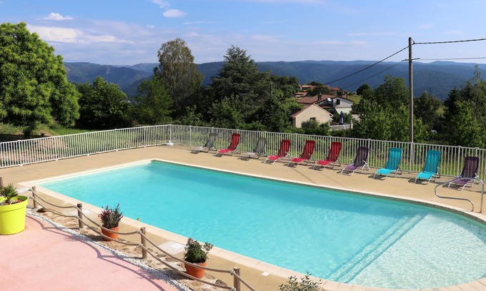 Gravieres Casa | Homerez - Beautiful house for 6 ppl. with shared pool and terrace at Gravières