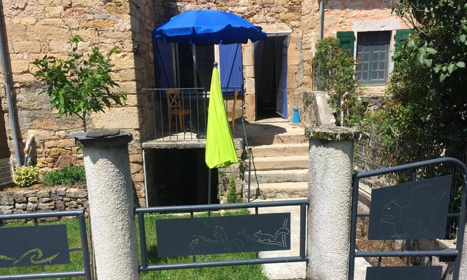 Vimenet Casa | Homerez - Bonita casa para 5 pers. con jardín y terraza en Vimenet