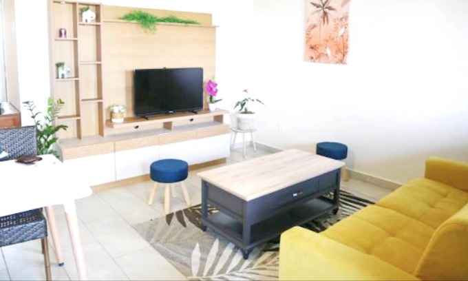 Centre-Ville Apartamento | Homerez - Beautiful appartement for 7 ppl. with balcony at Saint-Pierre