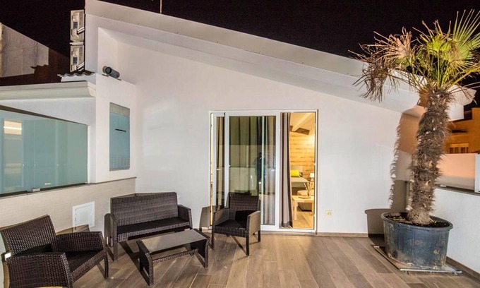 Comiso Apartamento | Homerez - Bonito estudio a 16 km de la playa para 4 pers. en Comiso