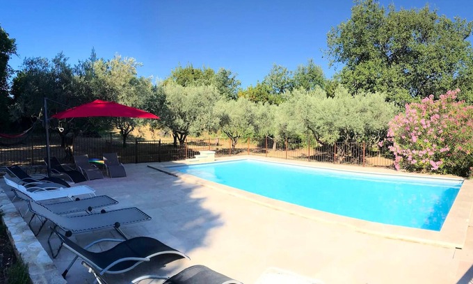 Saint Michel d'Euzet Villa | Homerez - Villa para 10 pers. con piscina y jardín en Saint-Michel-d'Euzet