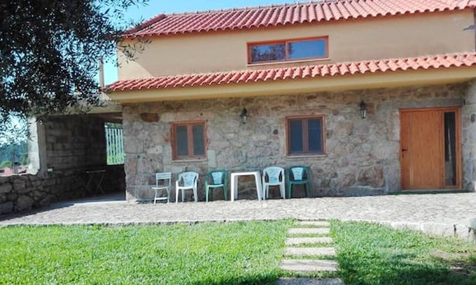 Cossourado e Linhares Casa | Homerez - Grande casa para 9 pers. con jardín, terraza y balcón en Cossourado