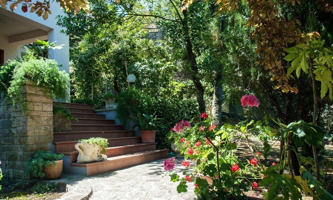Amelia Casa | Homerez - Grande casa para 9 pers. con jardín, terraza y balcón en Amelia