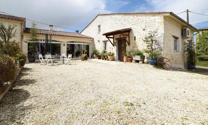 Lorignac Casa | Homerez - Grande casa para 20 pers. con jacuzzi, jardín y terraza en Lorignac