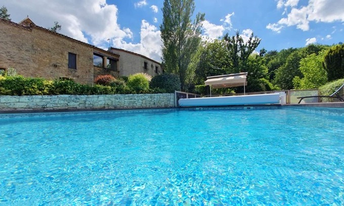 Puy-l'Eveque Casa | Homerez - Big house for 10 ppl. with shared pool and terrace at Puy-l'Évêque