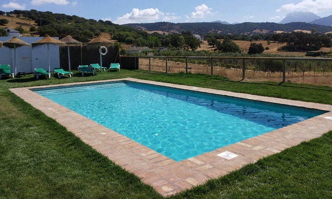 Prado del Rey Villa | Homerez - Grande villa para 18 pers. con piscina y terraza en Prado del Rey