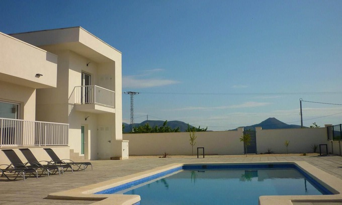 Abanilla Villa | Homerez - Grande villa para 10 pers. con piscina compartida y jardín en Abanilla