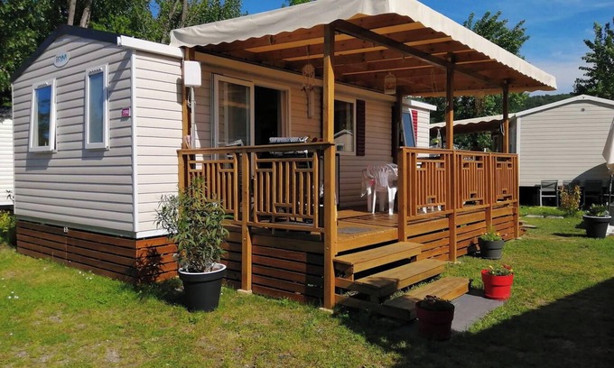 Condrieu Casa | Homerez - Bungalow en Condrieu con piscina