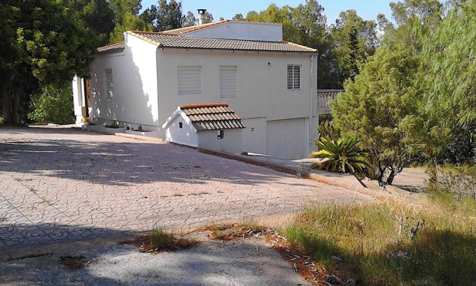 Turis Chalet De Esquí | Homerez - Chalet encantador en Valencia con piscina todo el año